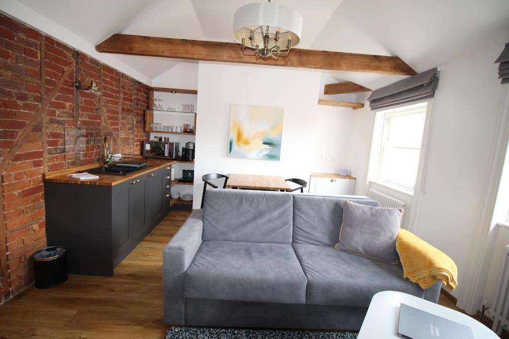Apartment 6 At Number 8: City Centre, 1 Bedroom, Sofa Bed In Lounge Canterbury Exteriör bild