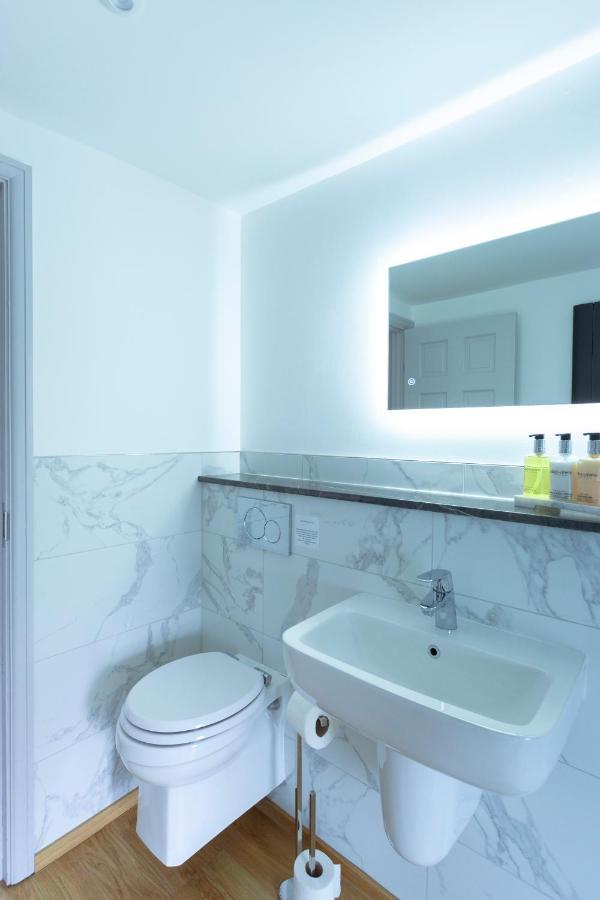 Apartment 6 At Number 8: City Centre, 1 Bedroom, Sofa Bed In Lounge Canterbury Exteriör bild