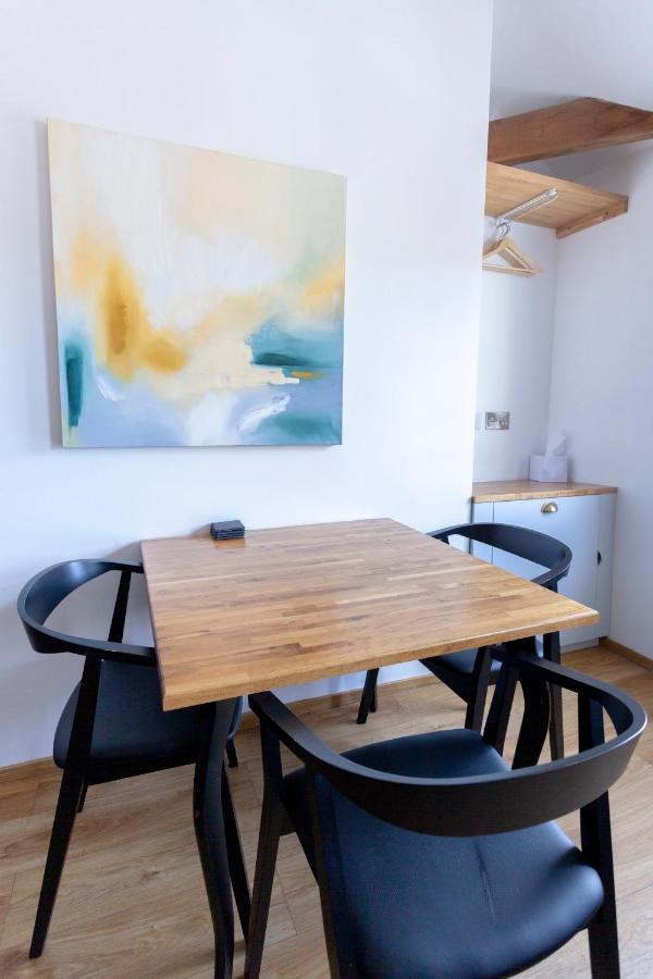 Apartment 6 At Number 8: City Centre, 1 Bedroom, Sofa Bed In Lounge Canterbury Exteriör bild
